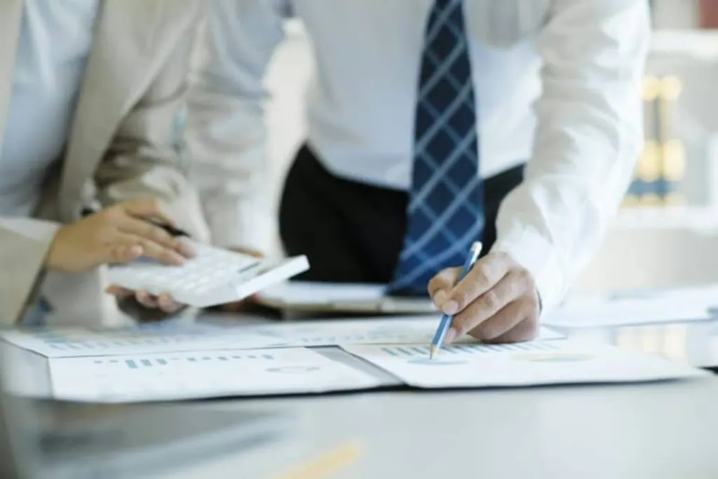 Conseils et stratégies pour bien investir dans les placements financiers (moins de 100 caractères)